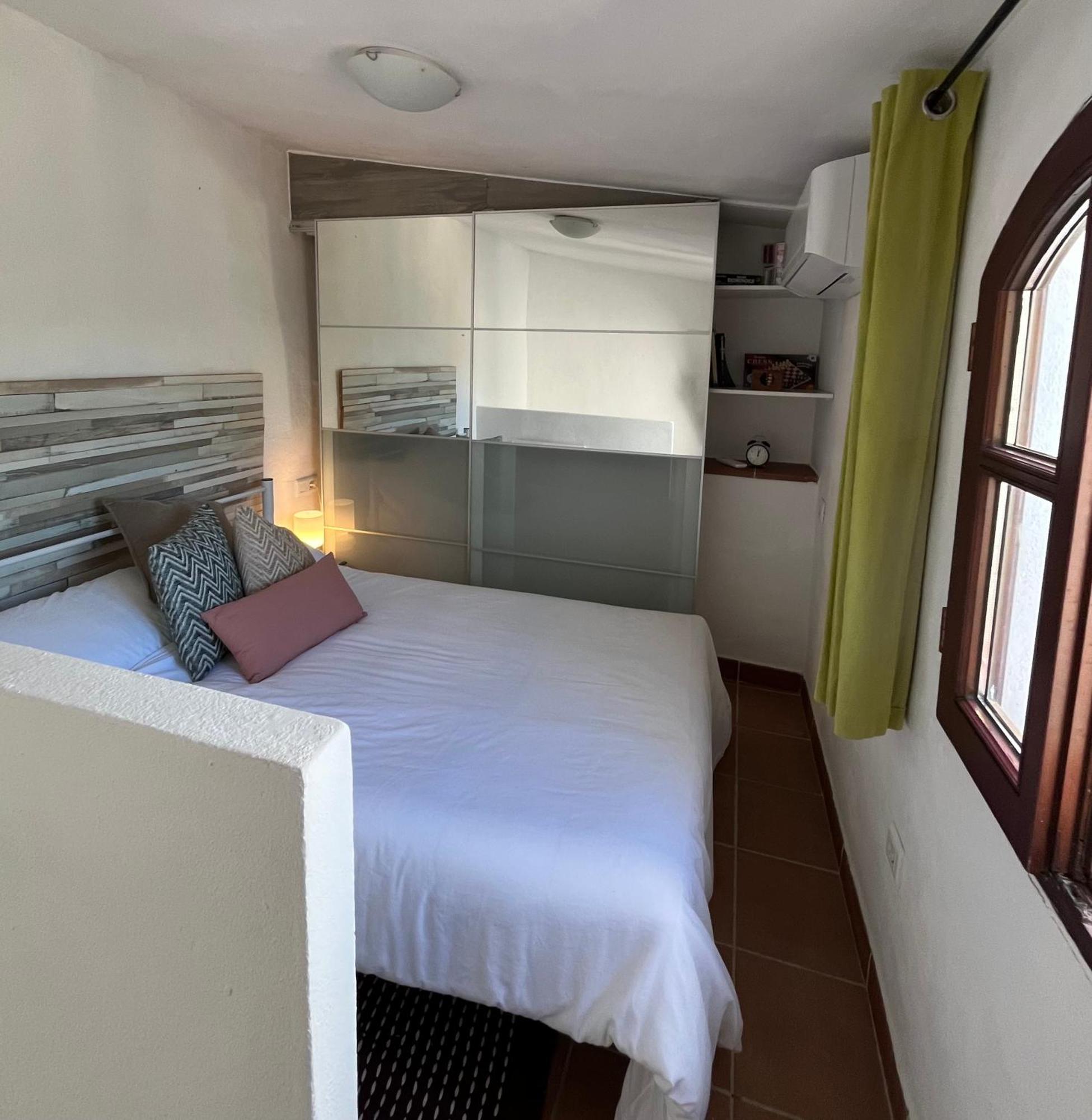 Tiny Spanish House Касарес Екстериор снимка